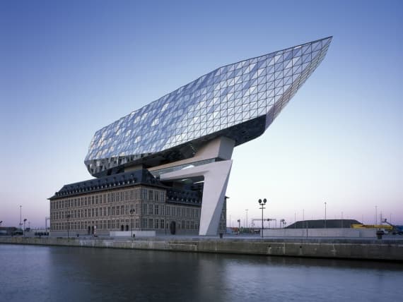Завершено строительство штаб-квартиры порта Антверпена от Zaha Hadid Architects Завершено строительство штаб-квартиры порта Антверпена от Zaha Hadid Architects