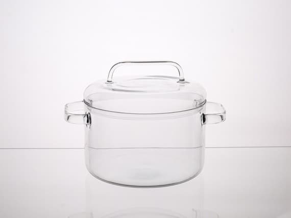 Чешский дизайнер сделал прозрачные кастрюли из боросиликатного стекла