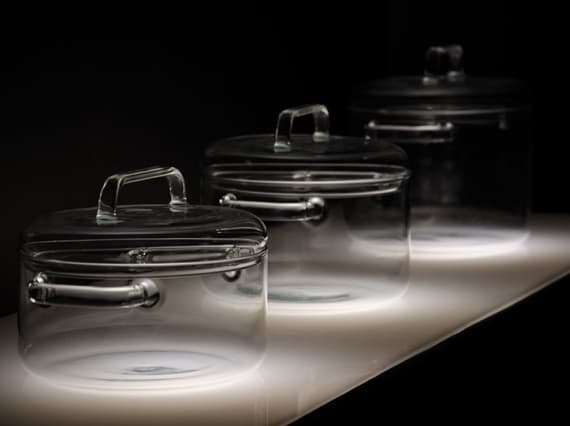 Чешский дизайнер сделал прозрачные кастрюли из боросиликатного стекла