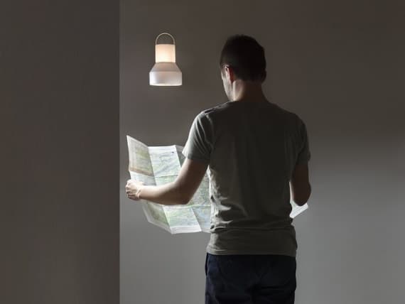 Дизайнер Фабьен Руа придумал левитирующий светильник