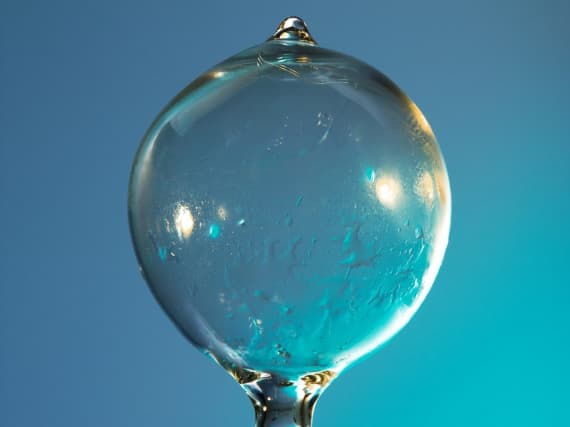 Дизайнер Эмильен Яуро представил коллекцию посуды для коктейлей