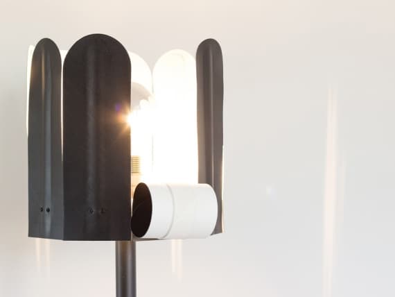 Дизайнеры из Валенсии сделали лампу с регулируемым типом освещения