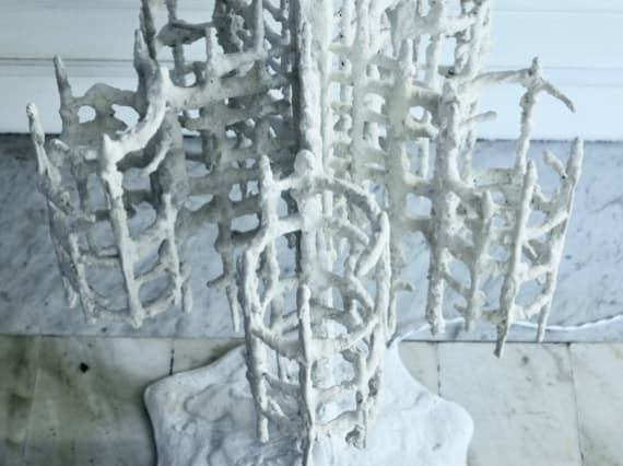 Лара Бохинц сделала светильники, вдохновленные археологией