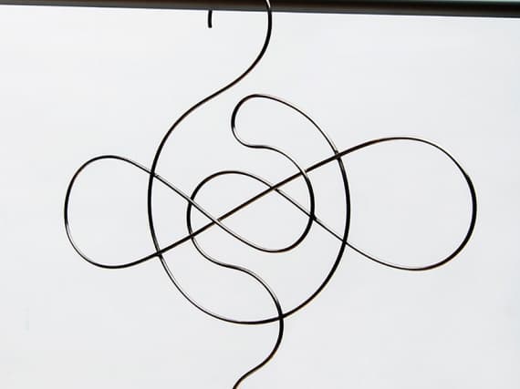 XYZ сделали скульптурные вешалки