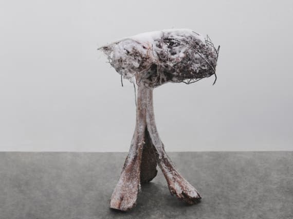 Израильский дизайнер сделал стулья из соли