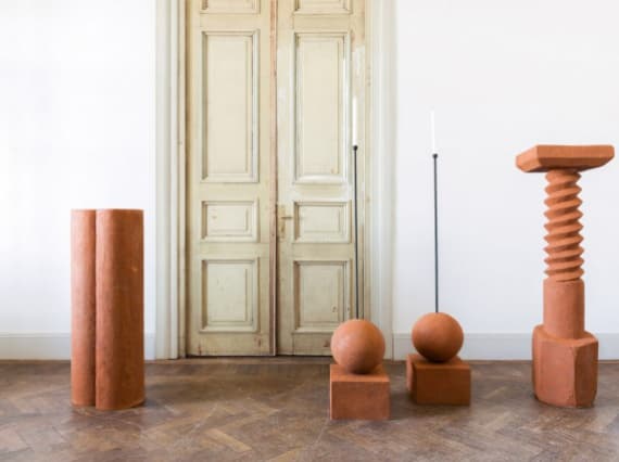 Студия Rooms создает мебель из мрамора и бетона