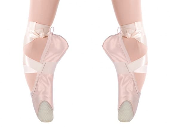 Дизайнер из Иерусалима сделала пуанты, которые уменьшают боль танцора