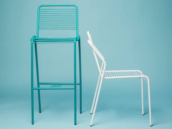 Александр Жуковский сделал стулья из металлических трубок