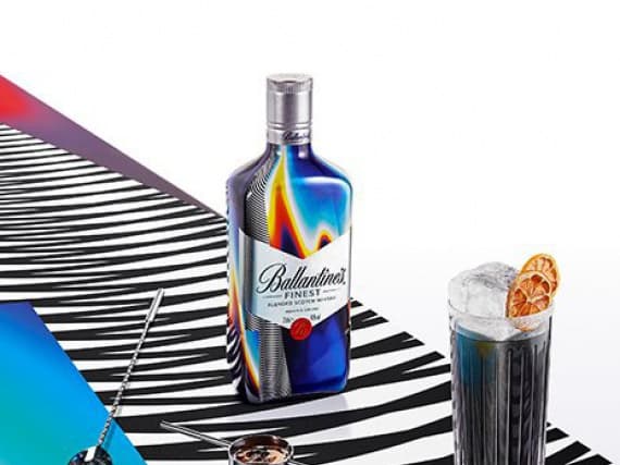 Филипе Пантонэ разрисовал клуб «НИИ»