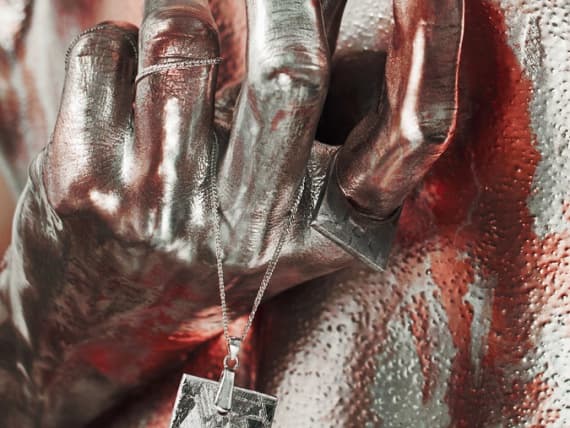 Российские дизайнеры сделали украшения из метеоритов