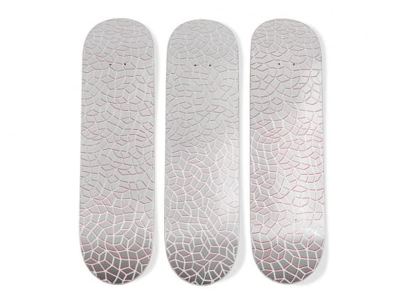 МоМА показали вторую серию скейтбордов Яеи Кусамы