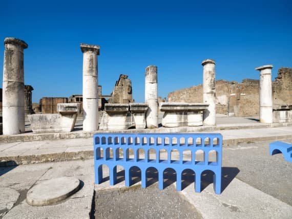 Маттео Пачелла и Филиппе Амен сделали коллекцию cиней мебели