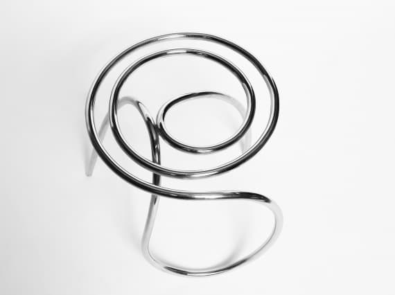 Грузинские дизайнеры сделали табурет из стальной трубки