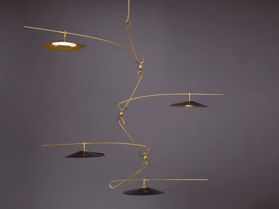 Дизайнеры David Weeks сделали коллекцию балансирующих светильников