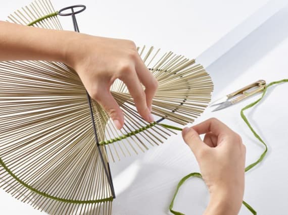 Kamaro'An плетут предметы из трав