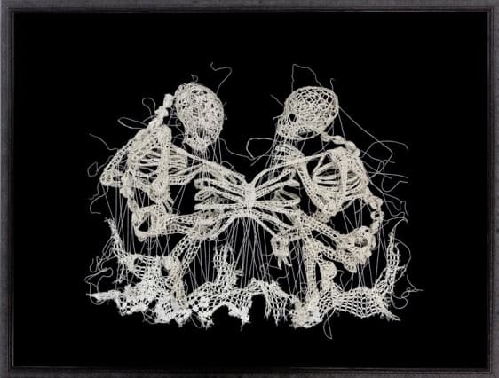 Кейтлин МакКормак создает кружевные скелеты