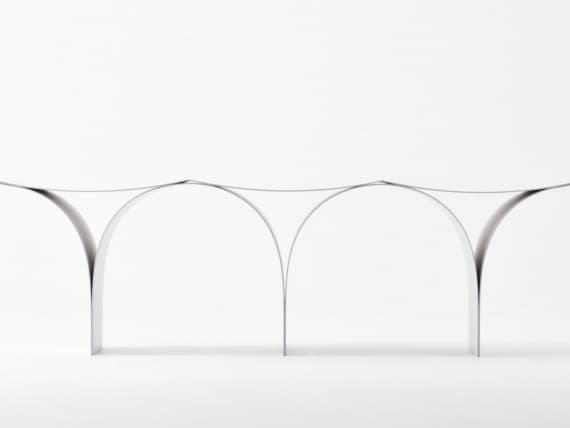 Японский дизайнер сделал скульптурную скамейку