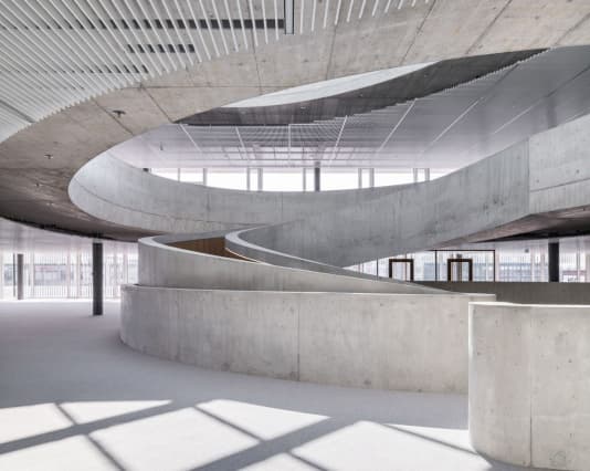 Hildebrand придумали офис с лестницей из бетона