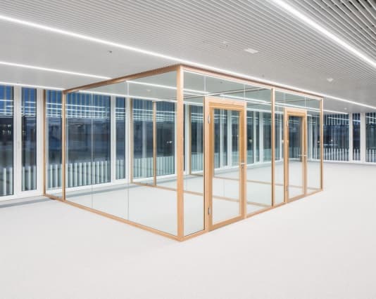 Hildebrand придумали офис с лестницей из бетона