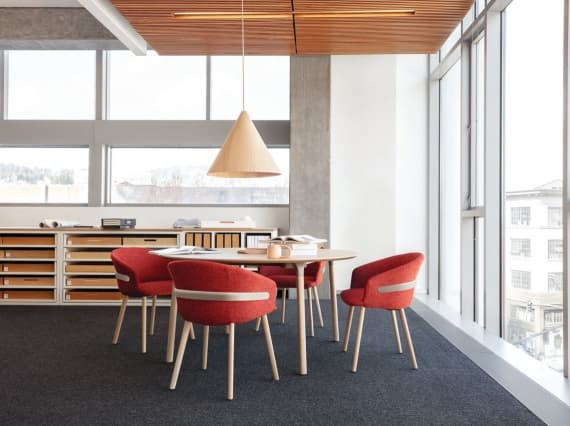 Дизайнеры Claesson Koivisto Rune разработали серию офисных кресел