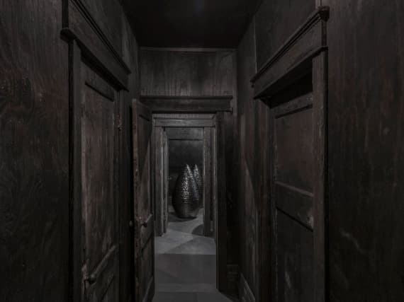 Андерс Рувальд превратил заброшенное здание в инсталляцию