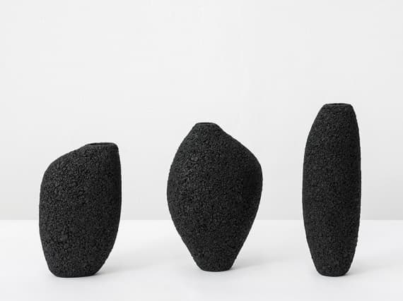 Дизайнер Доминго Тотора сделал вазы из картона