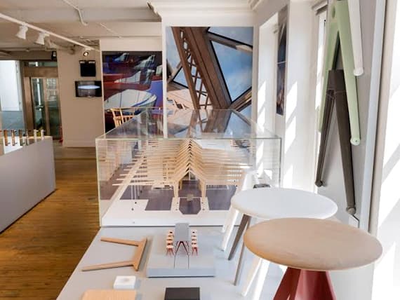 Выставка промышленного дизайна от Foster + Partners Выставка промышленного дизайна от Foster + Partners