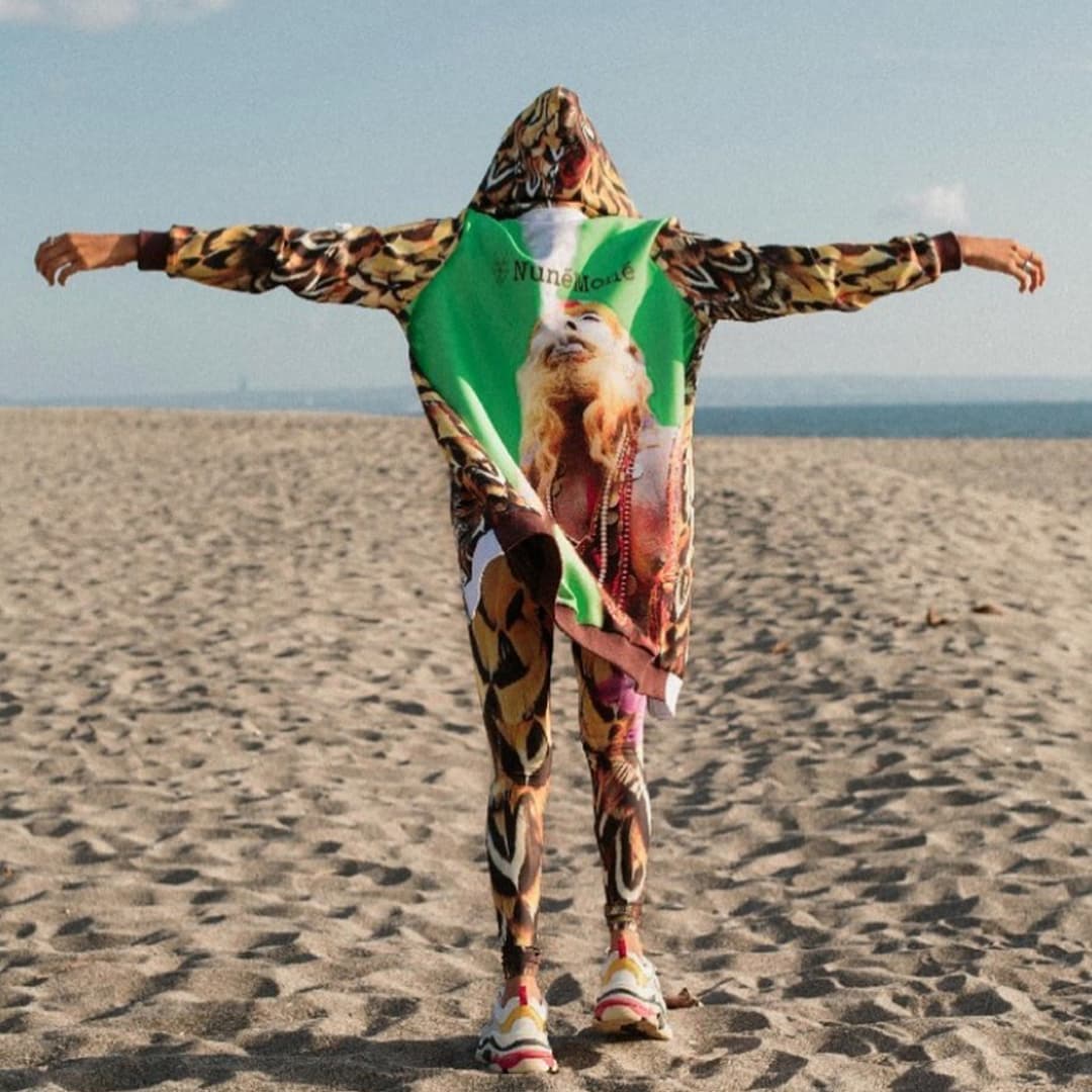 Одежда для йоги от NunéMoné