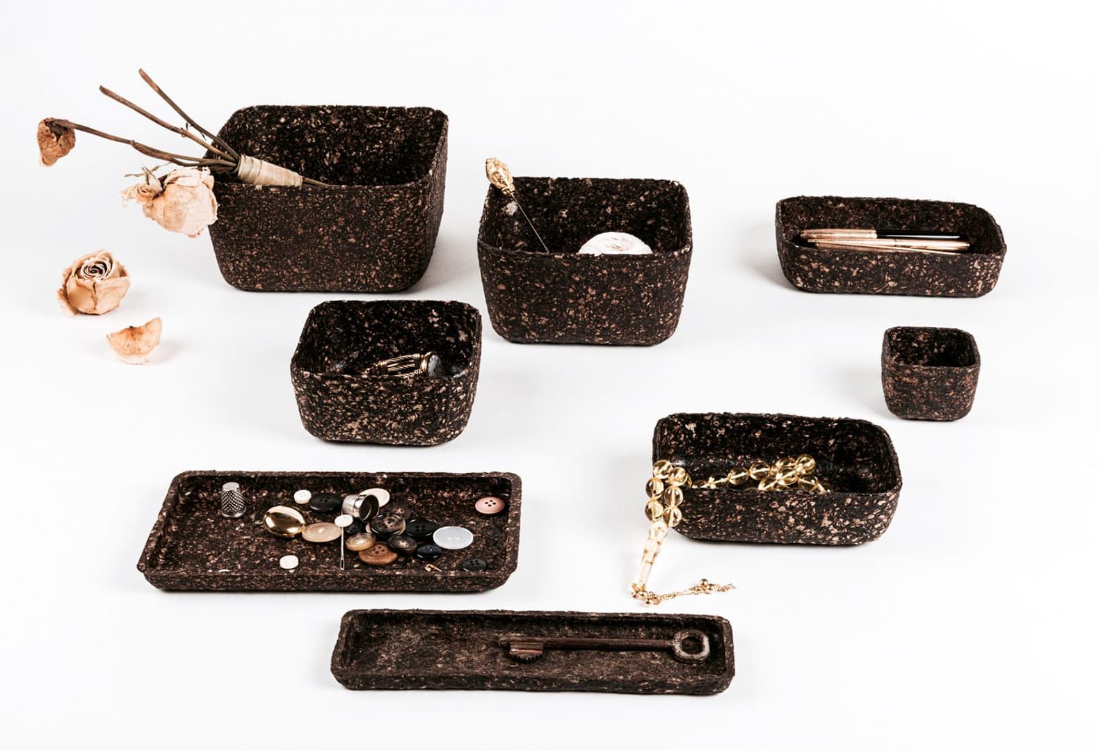 Биоразлагаемые контейнеры от Paola Sakr Design Studio