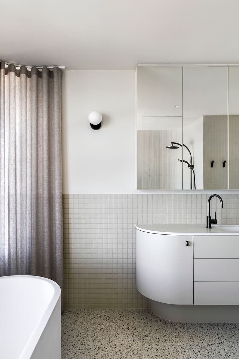 Пентхаус в спокойных тонах на побережье Австралии — проект CJH Studio