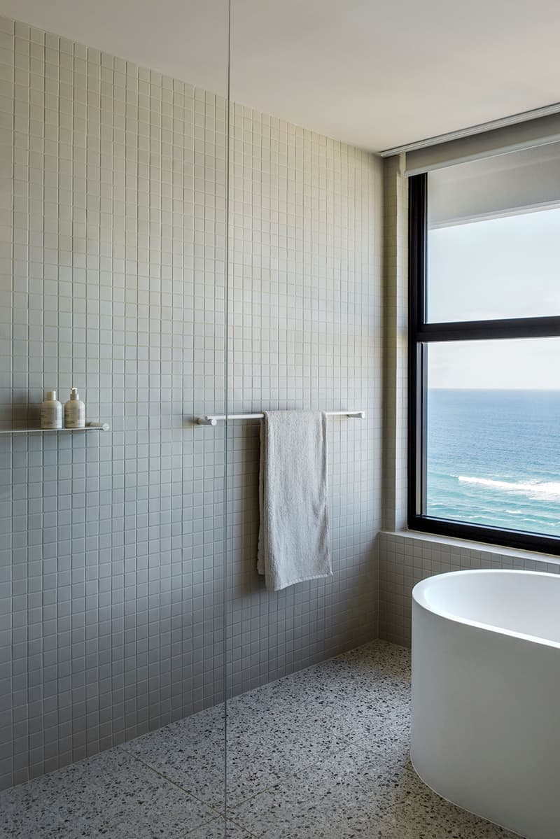 Пентхаус в спокойных тонах на побережье Австралии — проект CJH Studio