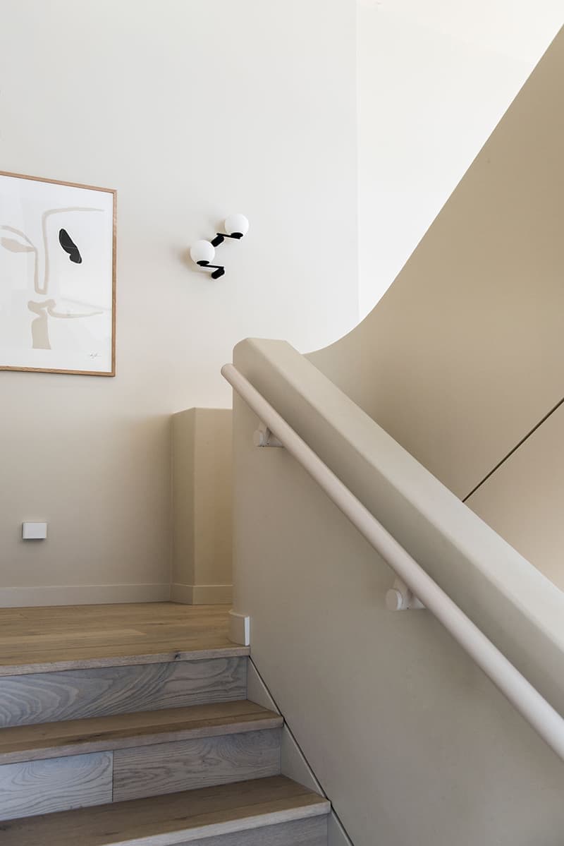 Пентхаус в спокойных тонах на побережье Австралии — проект CJH Studio