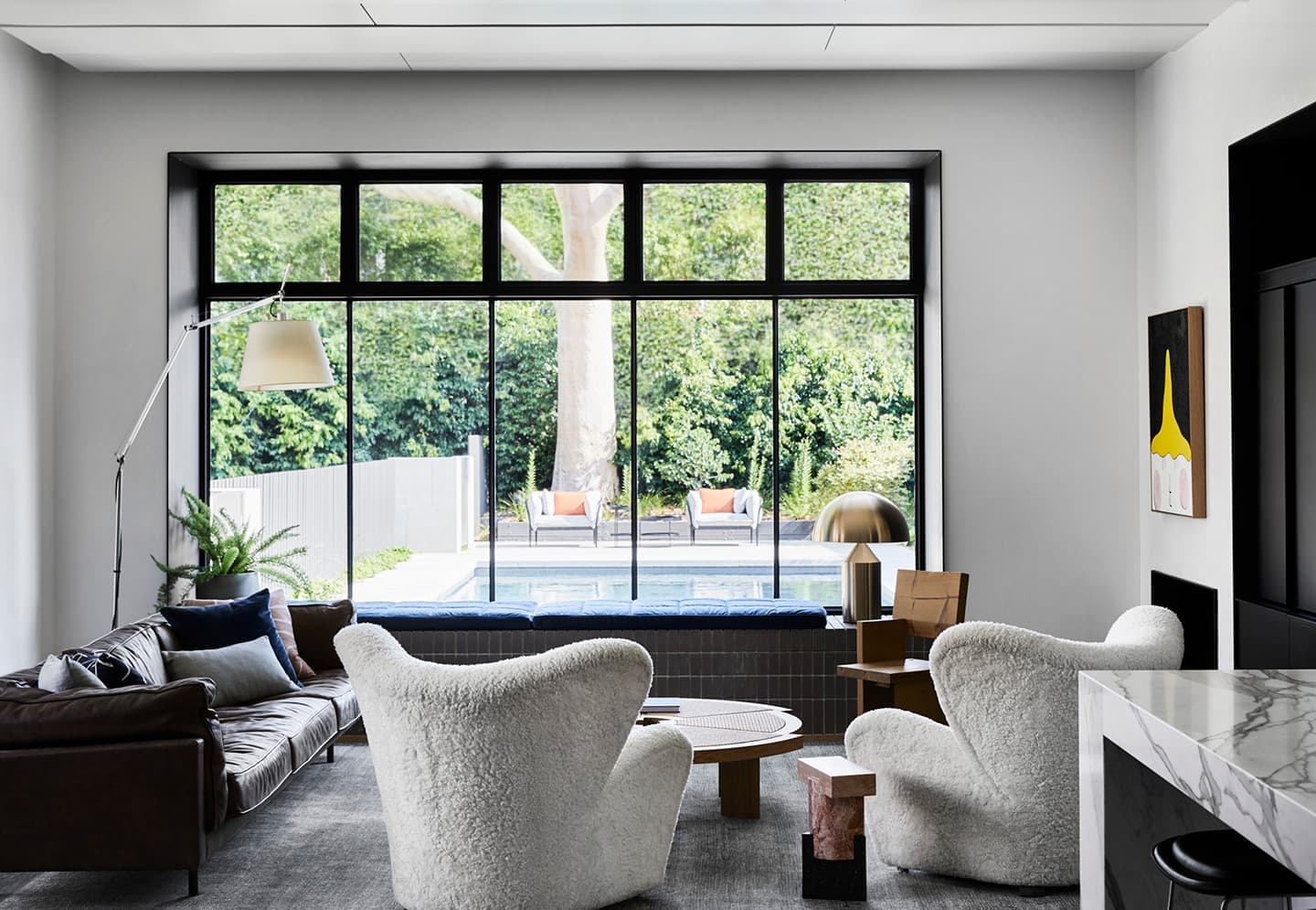 Интерьер дома с 5 спальнями — проект Flack Studio