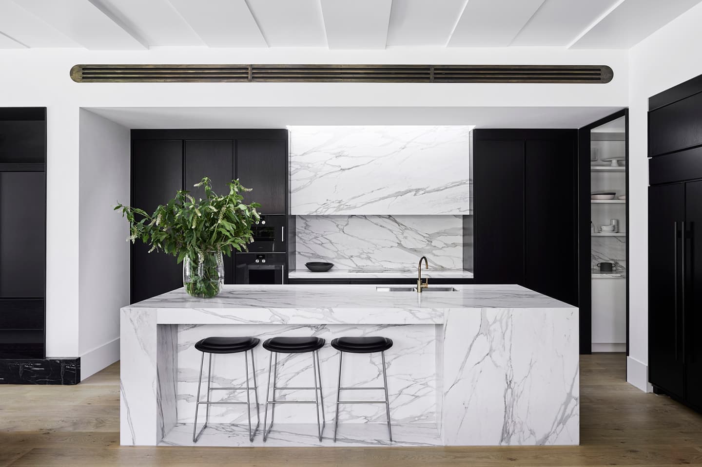 Интерьер дома с 5 спальнями — проект Flack Studio