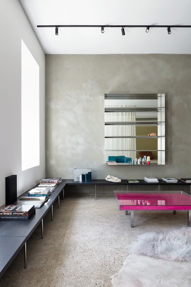 Зеленые стены и стальная ванна в квартире в Антверпене — проект Atelier Dialect