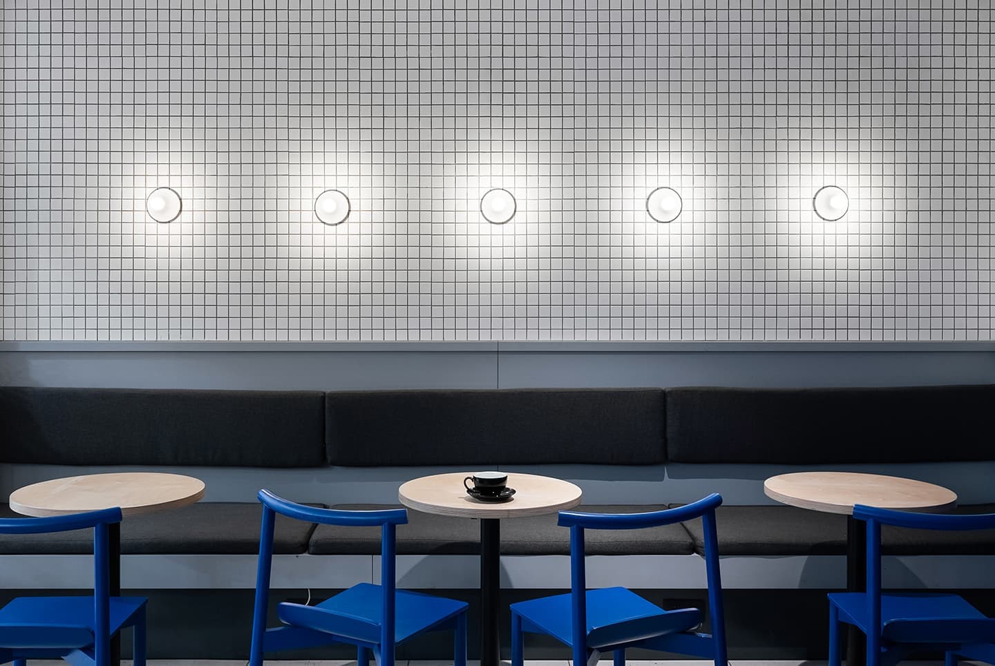 Минимализм и эгоизм в интерьере булочной в Санкт-Петербурге – проект MODGI Design Group