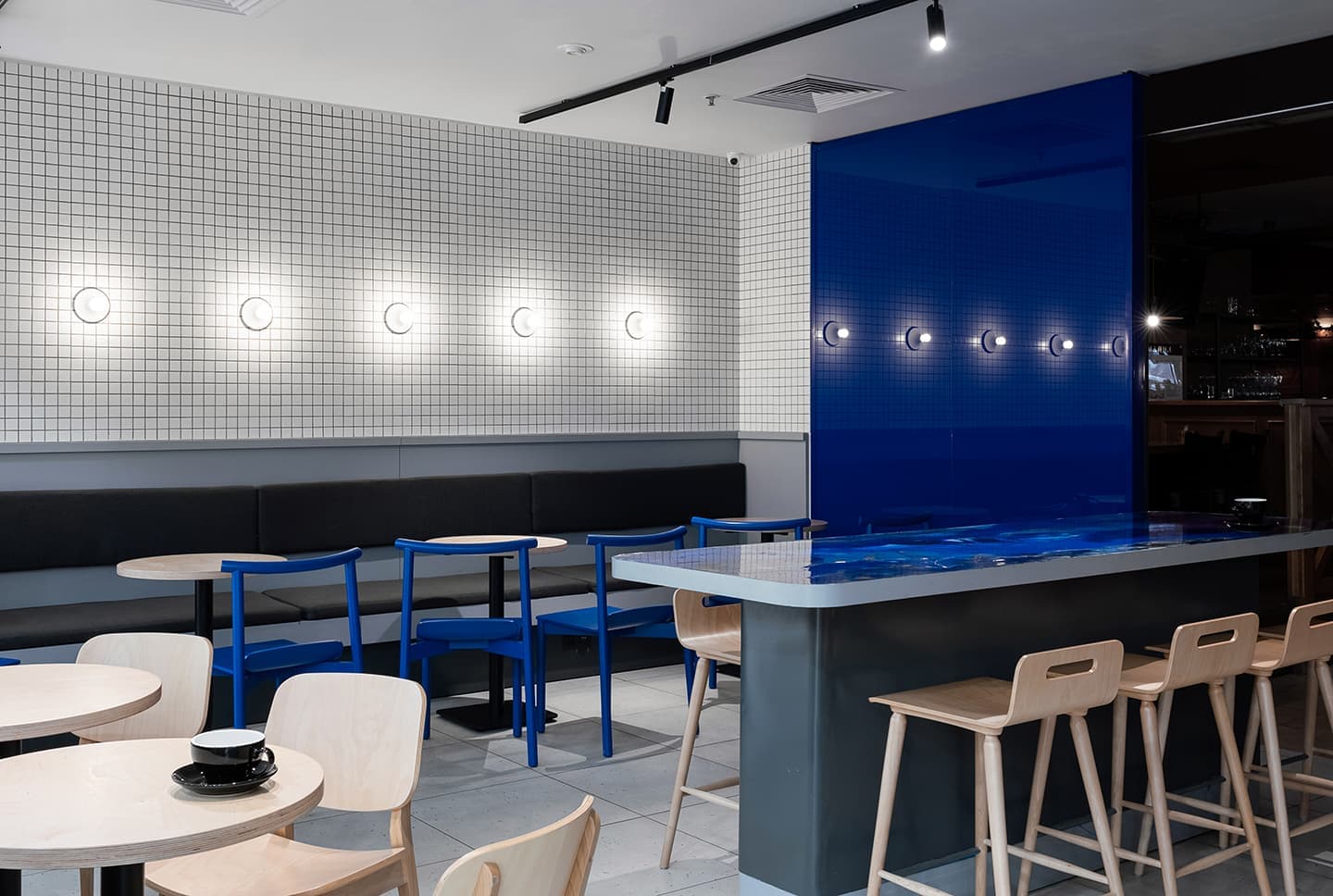 Минимализм и эгоизм в интерьере булочной в Санкт-Петербурге – проект MODGI Design Group