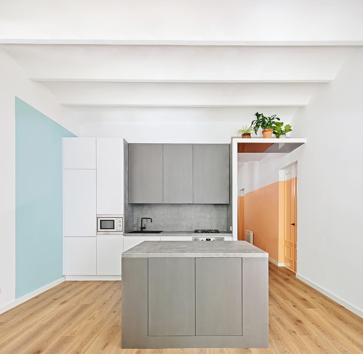 Квартира с потайным проходом в Испании — проект Raul Sanchez Architects