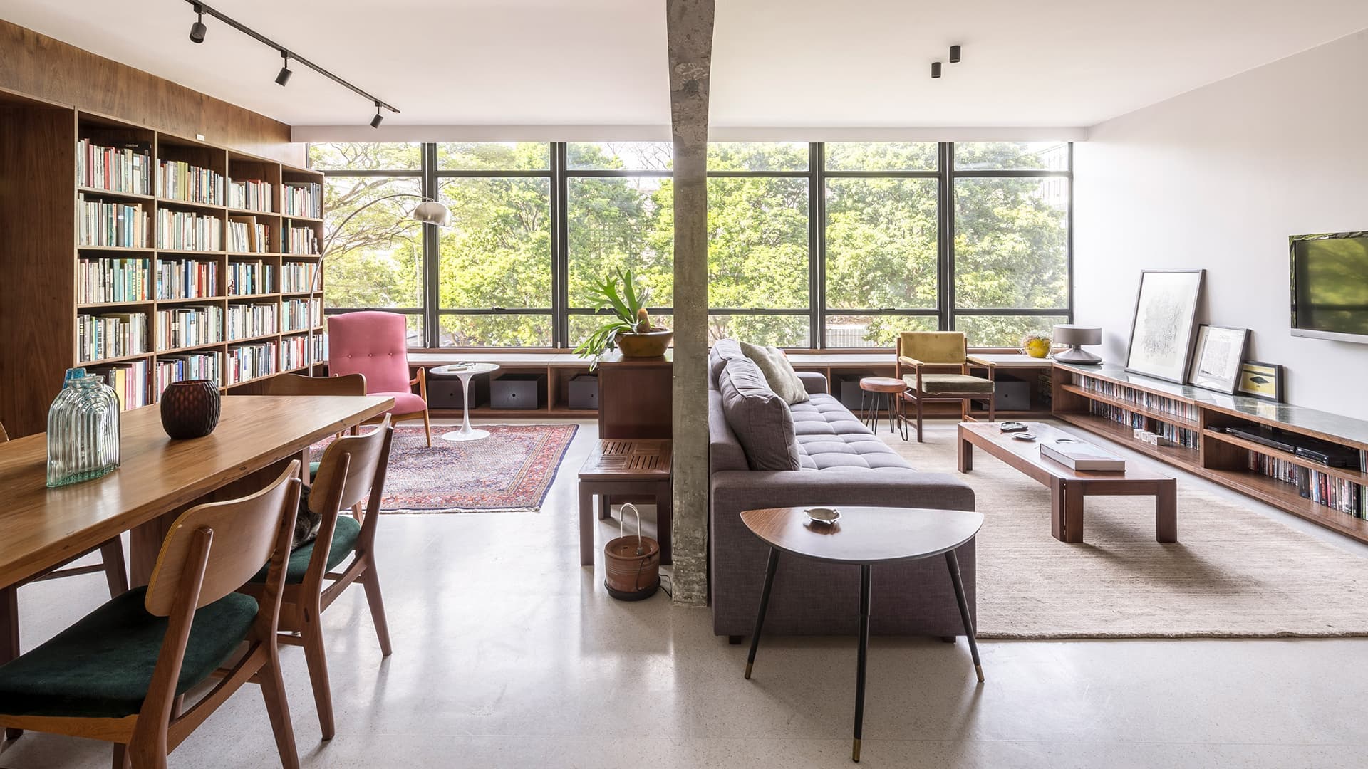 Холодный модернизм и теплый midcentury в бразильской квартире — проект Debaixo do Bloco Arquitetura Холодный модернизм и теплый midcentury в бразильской квартире — проект Debaixo do Bloco Arquitetura