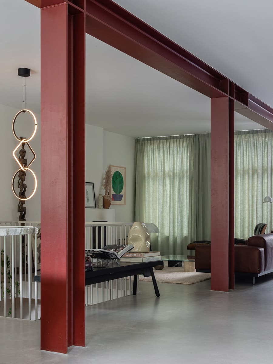 Амстердамская квартира на четырех стальных столпах – проект Unknown Architects