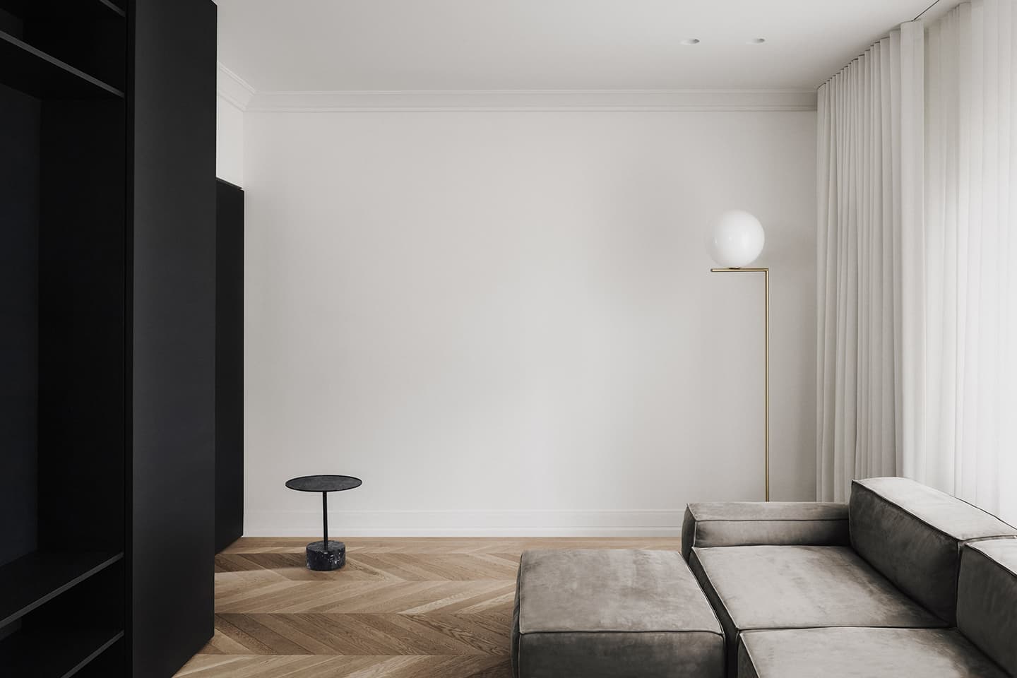 Контрастный дуализм: черно-белый интерьер резиденции в Монреале — проект Atelier Barda