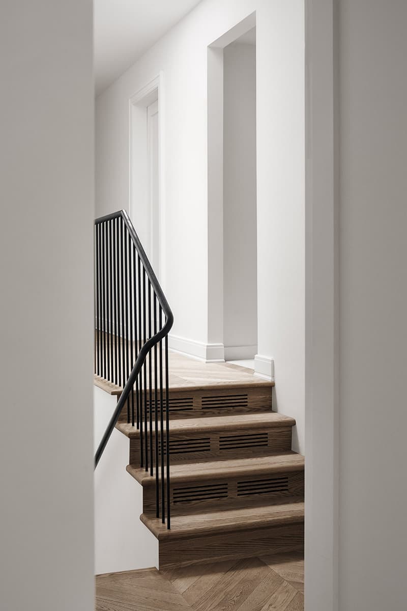Контрастный дуализм: черно-белый интерьер резиденции в Монреале — проект Atelier Barda