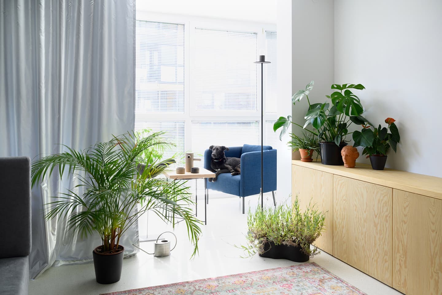 Маленькая квартира с подвижной мебелью в Любляне – проект Arhitektura d.o.o