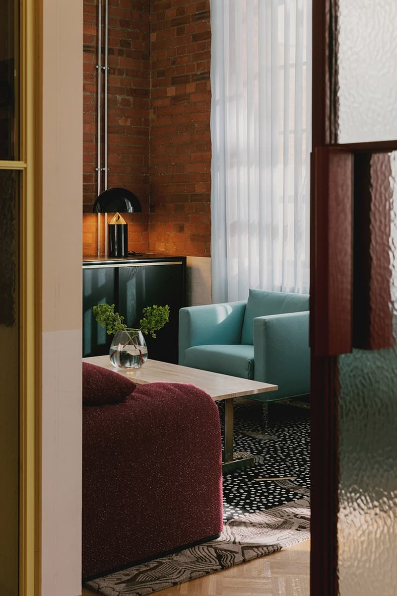 Уютный офис в эстетике американских частных домов 50-х годов – проект студии Daytrip