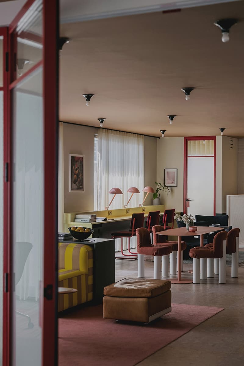 Уютный офис в эстетике американских частных домов 50-х годов – проект студии Daytrip