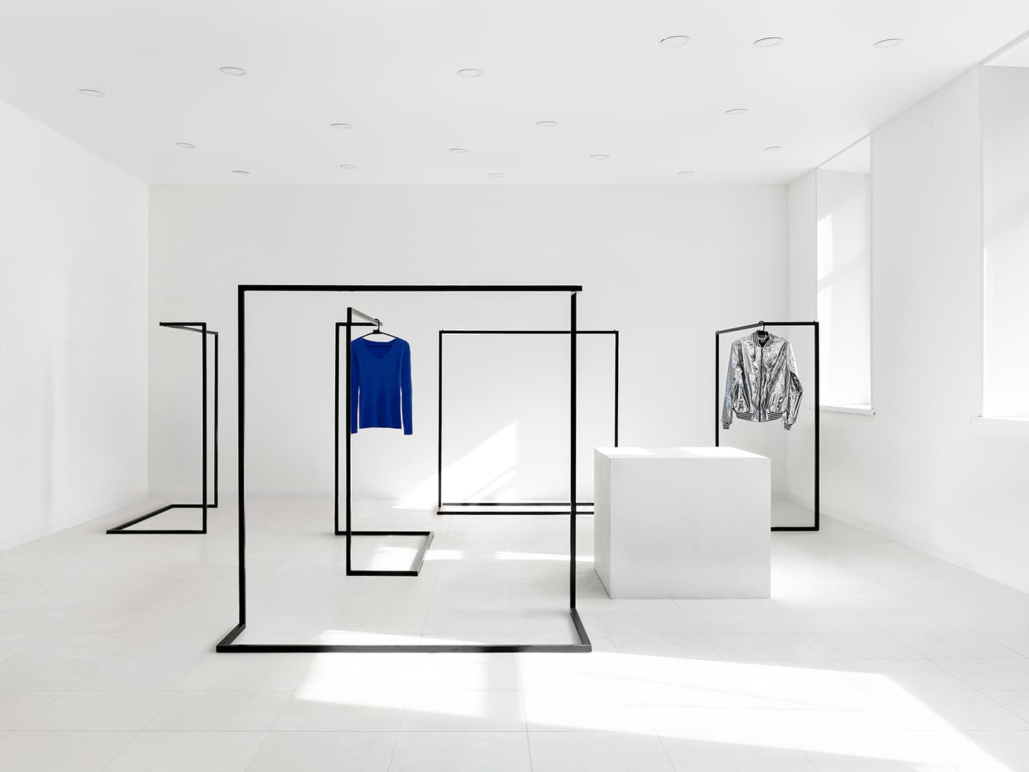 Новые смыслы дизайнерского секонда в Санкт-Петербурге — проект студии mptns