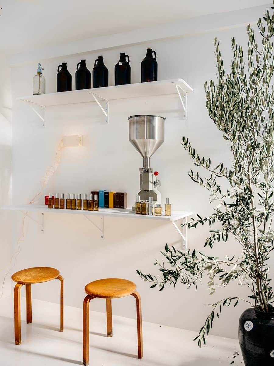 Свежее видение монастыря в интерьере калифорнийского спа-салона — проект Jacqueline Sullivan