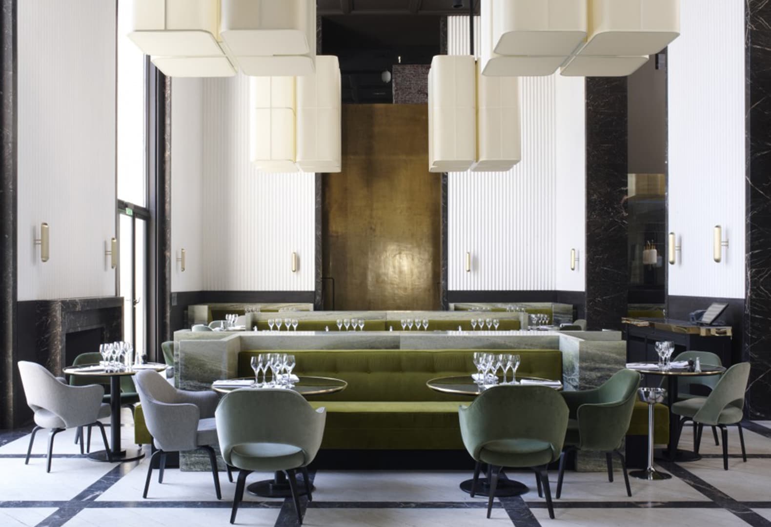 Ресторан Monsieur-Bleu в Париже