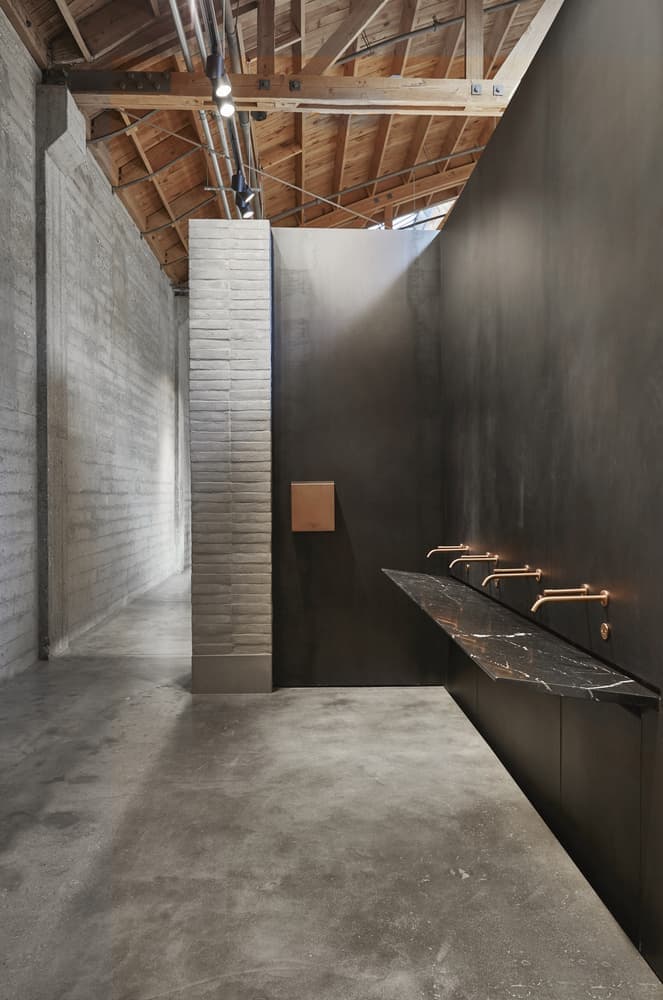 Шоу-рум Splash Lab / Здание старой церкви. дизайн: McLaren Excell