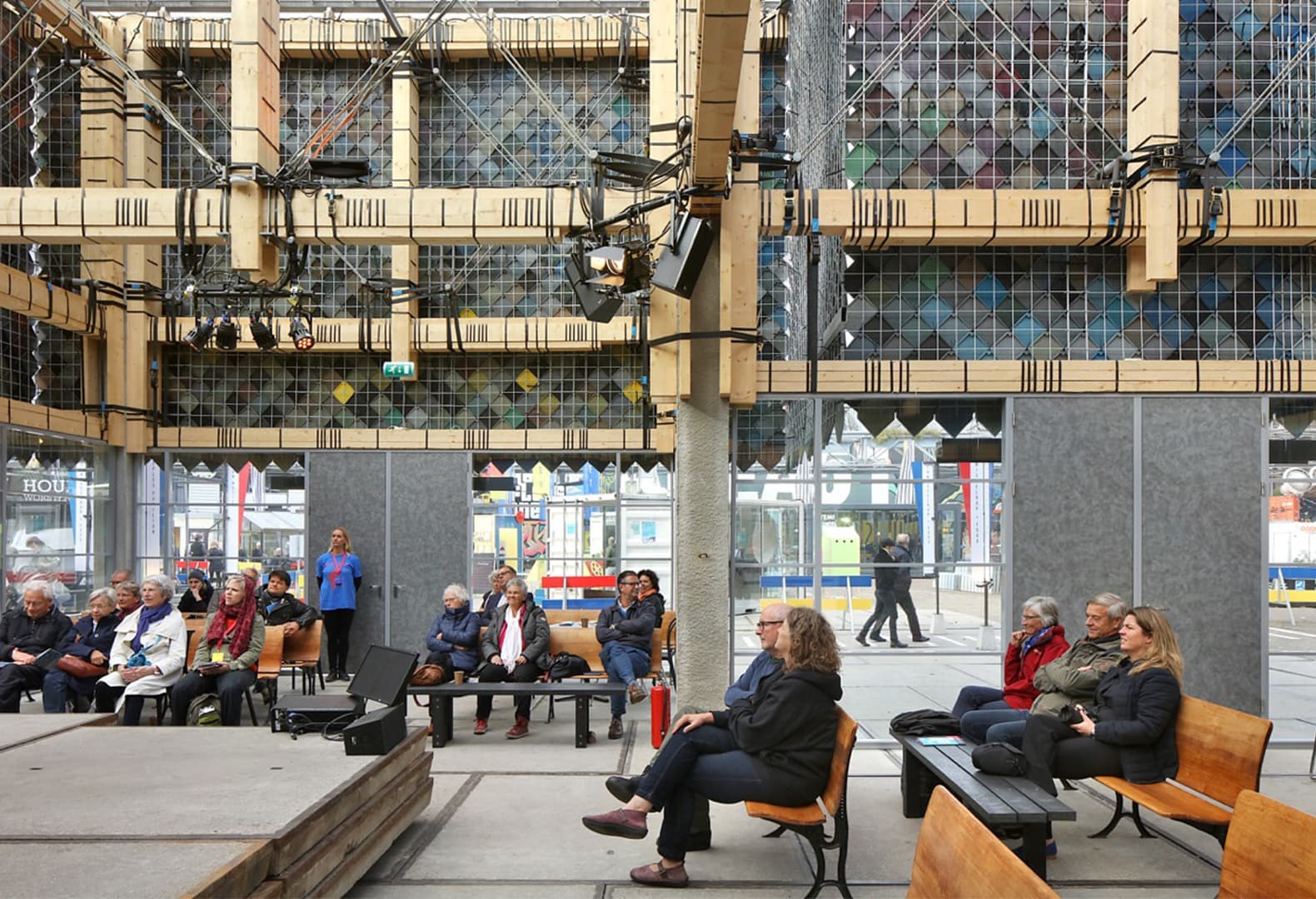 Overtreders W & bureau SLA, People’s Pavilion: 100% geleend